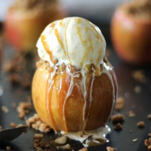 Baked Apples Recipe with a Crumble Topping