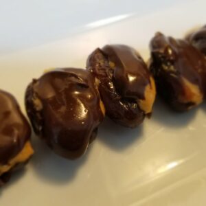 How to eat dates | Snickers Stuffed Dates