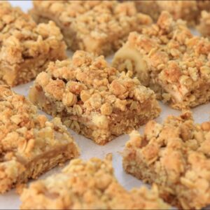 Apple Pie Bars Recipe | Apple Crumble Bars