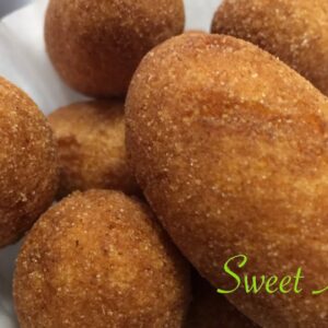 Akpiti/Banfo Bisi (cornmeal doughnuts)