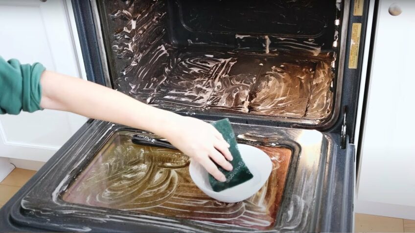 How to Clean an Oven (Non Self Cleaning)