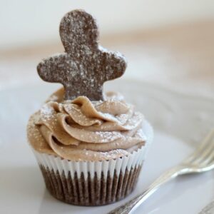 Gingerbread Cupcakes with Cinnamon Cream Cheese Frosting (Icing) | Christmas Recipe