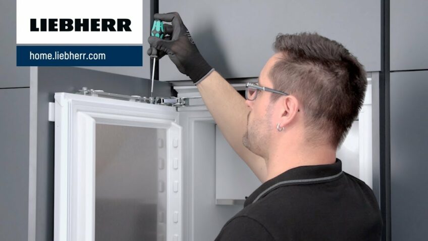 How to – Switching door hinges (refrigerators & freezers with a fixed door) | Liebherr