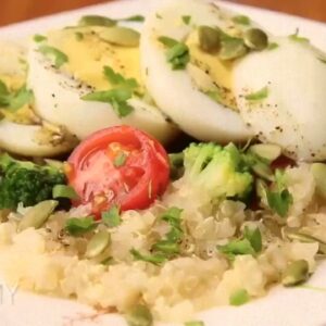 Quick & Easy Quinoa, Chickpeas, Egg & Tomato Salad Recipe