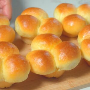 [No Mixer] The most delicious buttery bread recipe with simple ingredients. Extremely Soft Bread