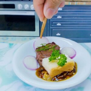Delicious Miniature Pan Fried Beef Tenderloin with Demi Sauce and Bread Recipe / Mini Food