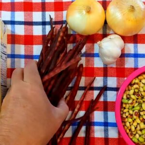 Cooking Pink Eyed Purple Hull Peas from the Garden