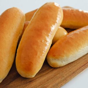 Homemade Hot Dog Buns，Say goodbye to food preservatives and make your own bread at home.