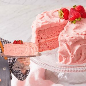 Easy Strawberry Cake Recipe