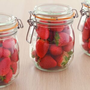 Preserve the Strawberries for a WHOLE year, NO PRESERVATIVES and NO FREEZING.