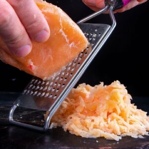 Don’t defrost the chicken breast! Grate it and prepare a pie in the pan!