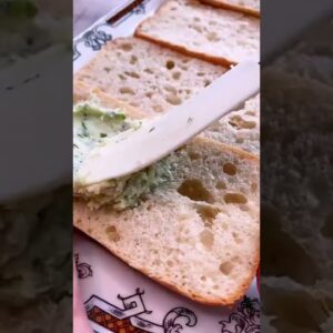 Easiest garlic bread ever🧄🥖♥️😍 Recipe in description| CHEFKOUDY