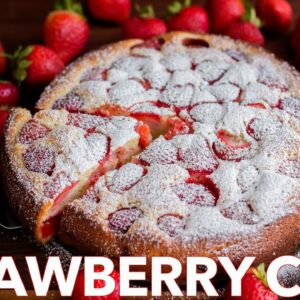 Easy Strawberry Cake Recipe with Tasty Strawberry Sauce