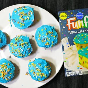 How to Make Space Galaxy Cupcakes With Frosting – Pillsbury Confetti Cupcake mix