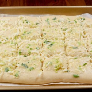 This is the EASIEST and MOST DELICIOUS garlic cheese bread recipe!