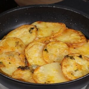 Super crispy! If you have potatoes at home, you must try this dish! It is very delicious!