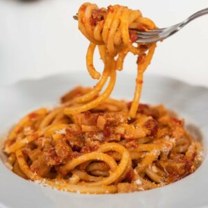 Pasta all’amatriciana: La vera ricetta originale – questa pasta italiana ha fatto impazzire tutti