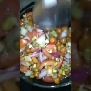 healthy sprouts salad/chaat how to make sprouts salad protein salad/chana moong sprouts salad#shorts