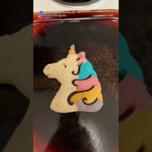 Hotcake de unicornio con colores 🌈🦄❤️ #desayuno #momlife