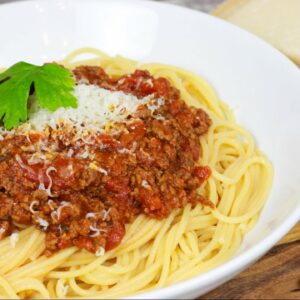 BESTES Spaghetti Bolognese Rezept – Bolognese Sauce selber machen
