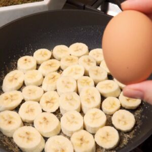 ASMR | Der berühmte Kuchen mit 1 Ei und 2 Bananen in einer Pfanne