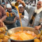 Hardworking Old Man Making Mango Juice 🥭 Roadside Drink Ice Mango Milkshake | Karachi Street Food