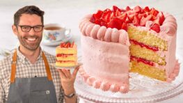 Amazing Strawberry Lemonade Cake Recipe