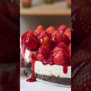 Strawberry Oreo Cheesecake 🍓🍫🍪🍰 #shorts #scrumdiddlyumptious #dessert #cake #oreo #food #recipe