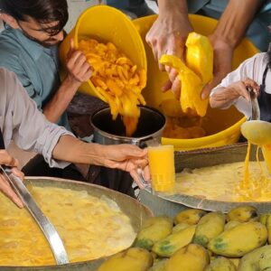 Original Mango Juice 🥭 Summer Special Drink Fresh Mango Milkshake | Karachi Street Drink Aamras