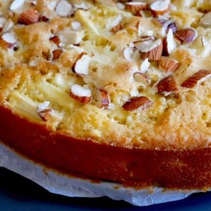 Nemmeste kage m. æblestykker – Bagt æblekage til kaffebordet – Opskrift # 305