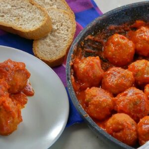 POLPETTE AL SUGO Ricetta Facile – Easy Meatballs Recipe