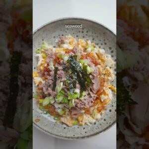 Lazy spicy tuna rice with egg