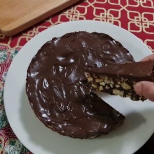 No Bake Chocolate Biscuit Cake (recipe link in the comment box)