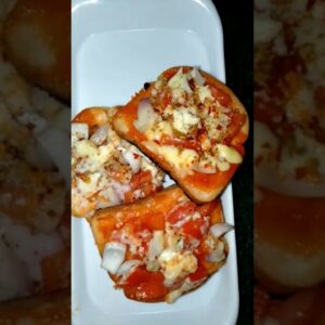 Yummy 😋 bread pizza with 3 ingredients only #shorts #viral #youtubeshorts
