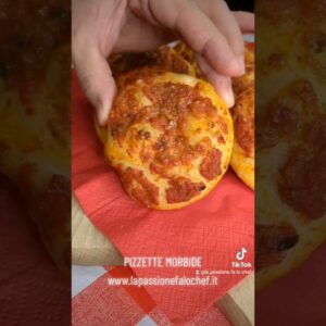 #lapassionefalochef Pizzette morbide. Ricetta su 👉 www.lapassionefalochef.it #pizza #bread #recipe