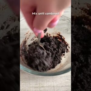 3-ingredient Oreo Chocolate Pie! No eggs, no oven needed