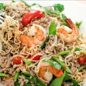 Instant Ramen Noodle Salad Recipe (Yum Mama) ยำมาม่า – Hot Thai Kitchen